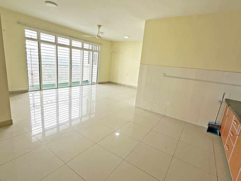 Kondominium untuk Dijual di Dwiputra Residences - Wendy Boon - Living Room - PropertyGuru.com.my