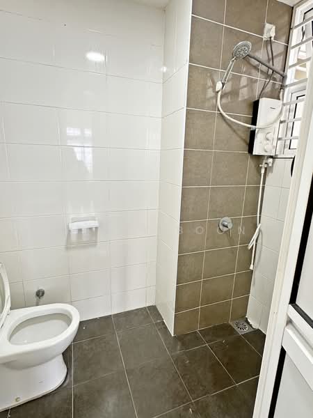 Kondominium untuk Dijual di Dwiputra Residences - Wendy Boon - Bathroom - PropertyGuru.com.my