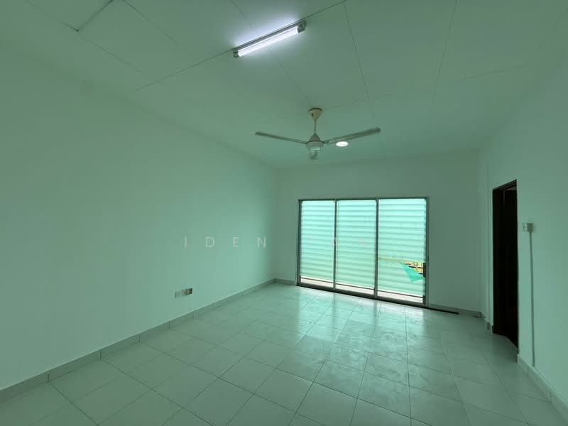 2-storey Terraced House for Sale in Taman Scientex Senai (Senai) - Iden Tan - Living Room - PropertyGuru.com.my