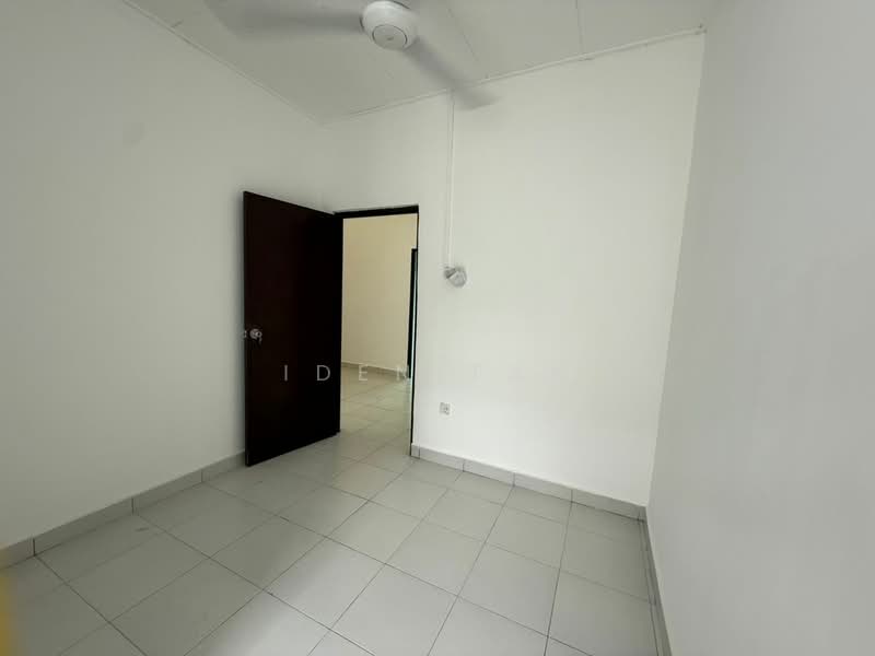 2-storey Terraced House for Sale in Taman Scientex Senai (Senai) - Iden Tan - Interior - PropertyGuru.com.my