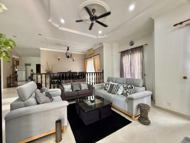 Bungalow House untuk Dijual di Kajang (Selangor) - Azli Ibrahim - Living Room - PropertyGuru.com.my