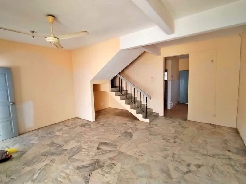 Rumah Teres 2 Tingkat untuk Dijual di Taman Mastiara (Jalan Ipoh) - Tony Chang - Living Room - PropertyGuru.com.my