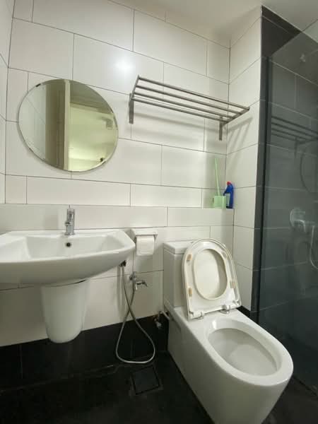 Service Residence for Rent at Univ 360 Place - Kew . - Bathroom - PropertyGuru.com.my