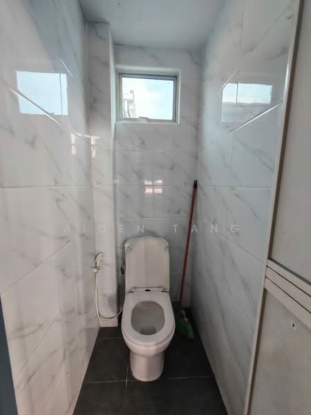 Factory for Rent in Taman Daya (Johor Bahru) - Aiden Tang - Bathroom - PropertyGuru.com.my