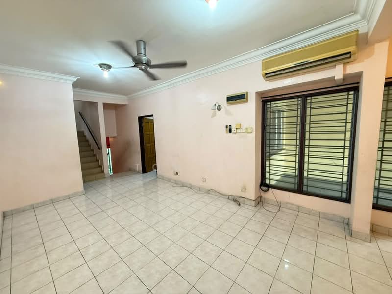 Townhouse for Sale in Shah Alam (Selangor) - Tom Yip - Living Room - PropertyGuru.com.my