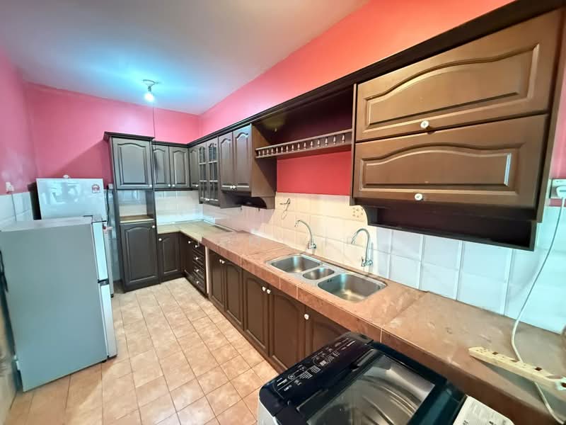 Townhouse for Sale in Shah Alam (Selangor) - Tom Yip - Kitchen - PropertyGuru.com.my