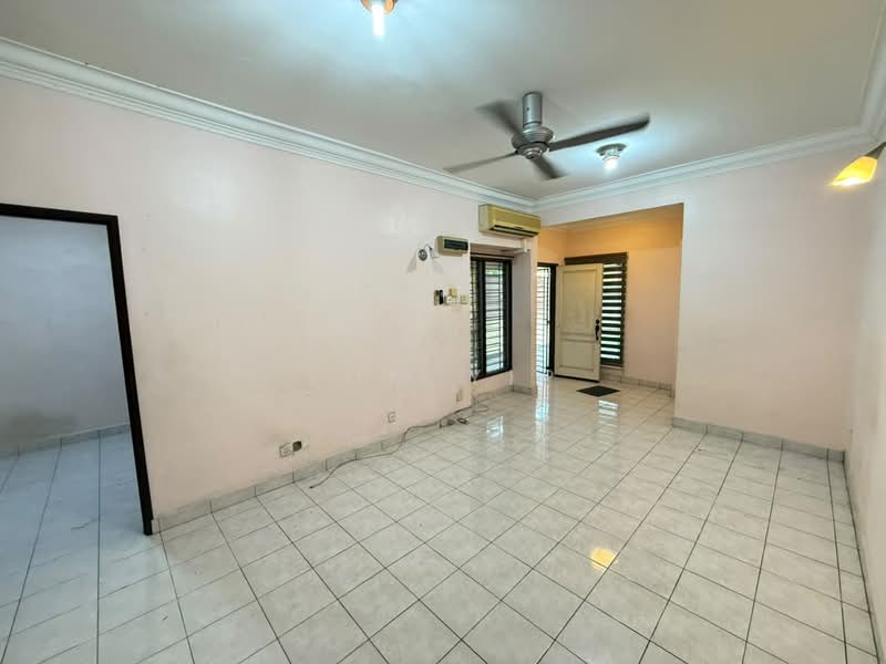 Townhouse for Sale in Shah Alam (Selangor) - Tom Yip - Living Room - PropertyGuru.com.my