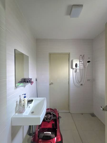 Terraced House for Sale in Semenyih (Selangor) - Maznee Realtor - Bathroom - PropertyGuru.com.my