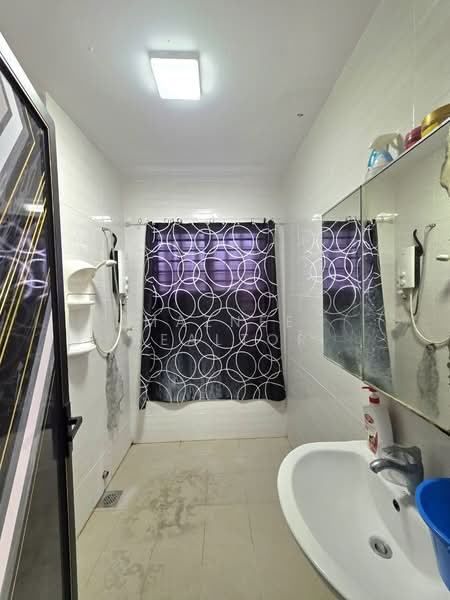 Terraced House for Sale in Semenyih (Selangor) - Maznee Realtor - Bathroom - PropertyGuru.com.my