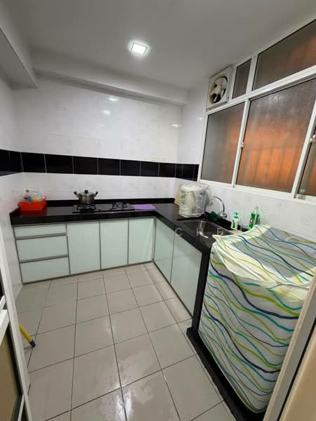 Condominium for Rent at The Zest @ Kinrara 9 - Louis Chen - Kitchen - PropertyGuru.com.my