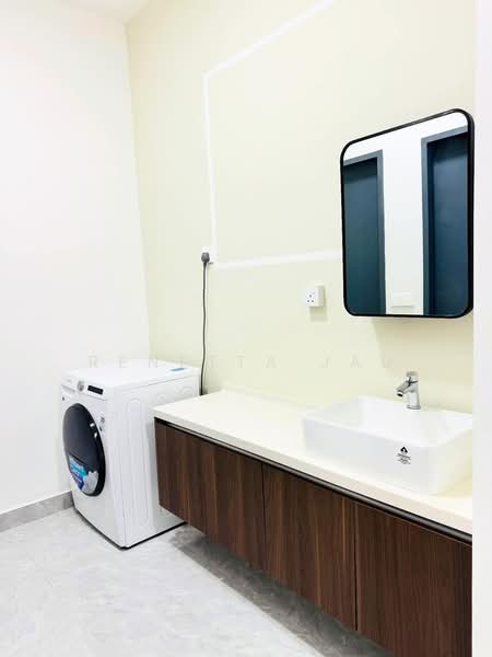 Service Residence for Rent at Altris Residences @ The Quartz WM - Renetta Jau - Bathroom - PropertyGuru.com.my