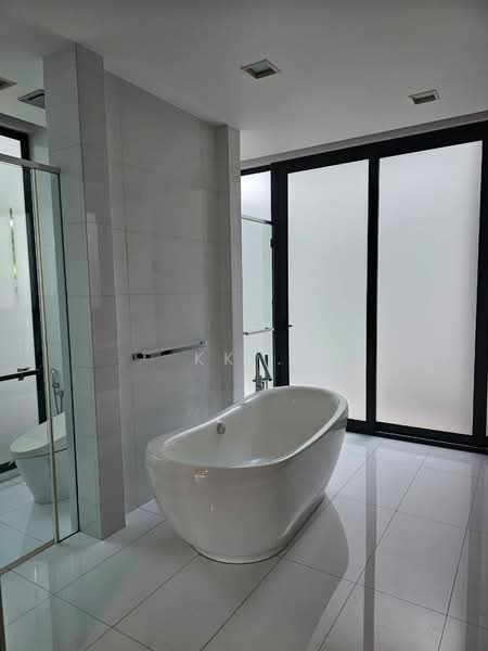 Bungalow for Rent in Seputeh (Kuala Lumpur) - KK . - Bathroom - PropertyGuru.com.my