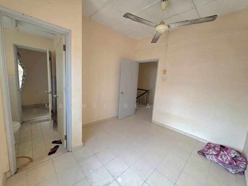 Rumah Teres 2 Tingkat untuk Dijual di Seksyen 8 (Bangi) - Maznee Realtor - Interior - PropertyGuru.com.my