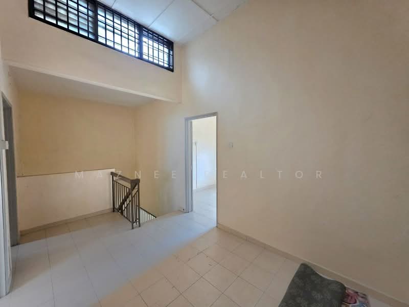 Rumah Teres 2 Tingkat untuk Dijual di Seksyen 8 (Bangi) - Maznee Realtor - Interior - PropertyGuru.com.my