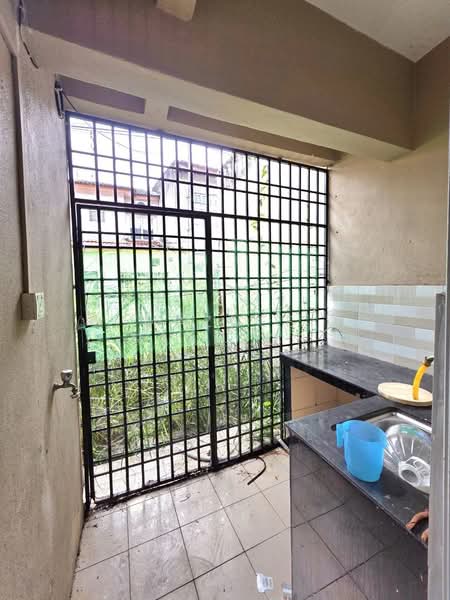 Rumah Teres 2 Tingkat untuk Dijual di Seksyen 8 (Bangi) - Maznee Realtor - Kitchen - PropertyGuru.com.my