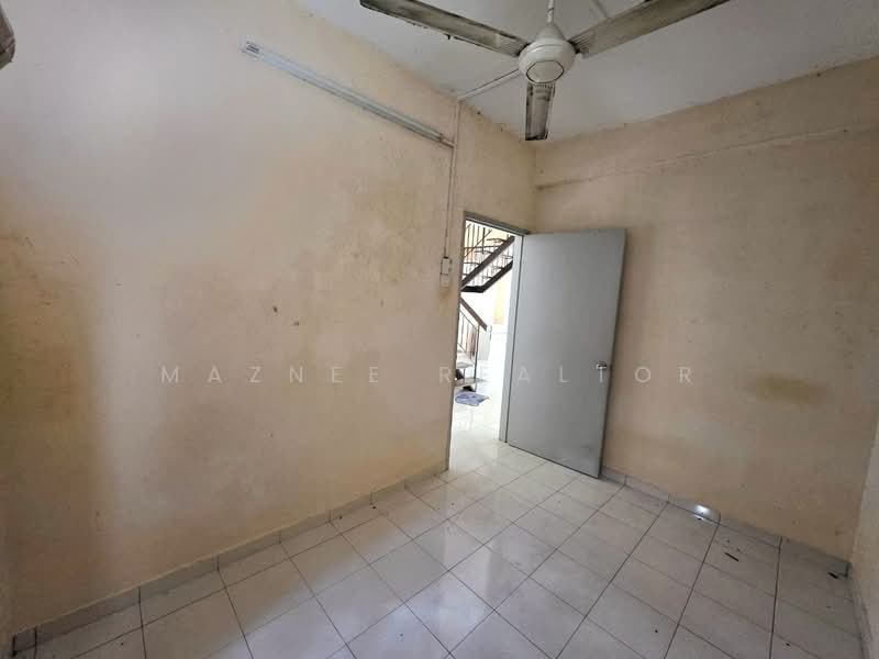 Rumah Teres 2 Tingkat untuk Dijual di Seksyen 8 (Bangi) - Maznee Realtor - Interior - PropertyGuru.com.my