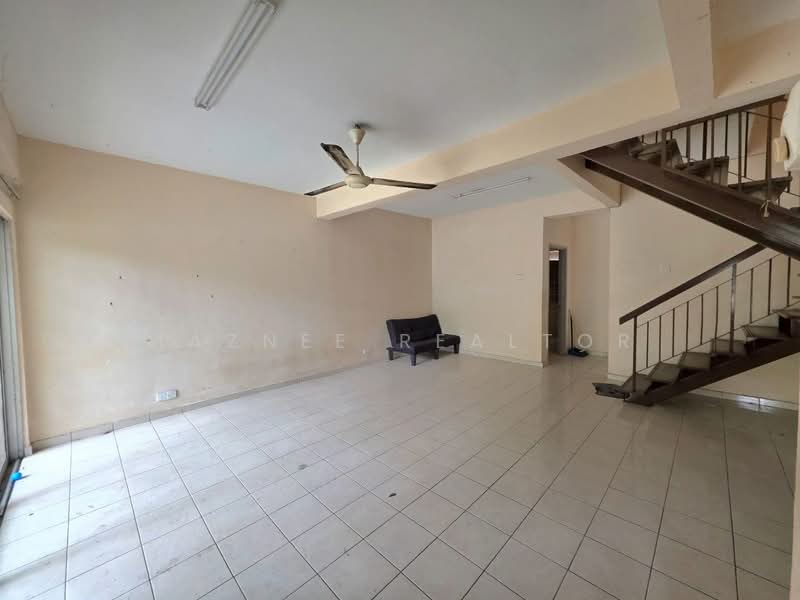 Rumah Teres 2 Tingkat untuk Dijual di Seksyen 8 (Bangi) - Maznee Realtor - Living Room - PropertyGuru.com.my