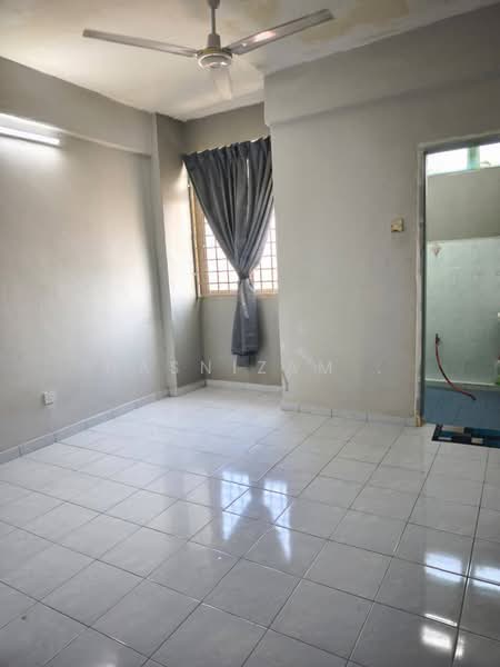 Apartment for Sale at Pangsapuri Indah Taman Air Tawar Indah C - Hasnizam . - PropertyGuru.com.my