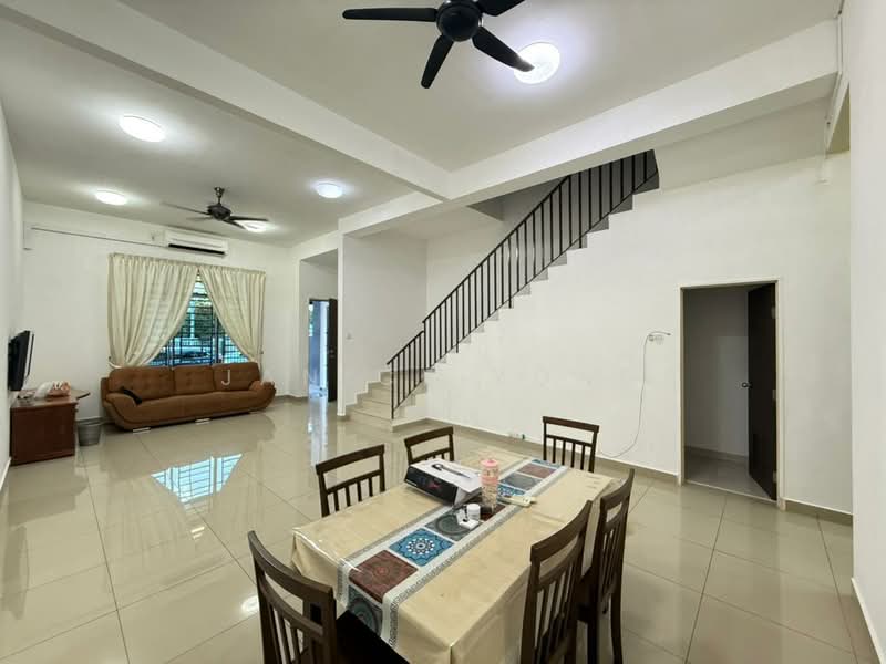 2-storey Terraced House for Rent in Taman Mount Austin (Tebrau) - Janice Yong - Living Room - PropertyGuru.com.my