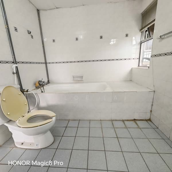 Kondominium untuk Dijual di Indah Samudra Condominium - Chloe Lai - Bathroom - PropertyGuru.com.my