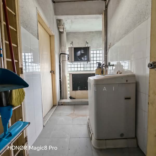 Kondominium untuk Dijual di Indah Samudra Condominium - Chloe Lai - Corridor - PropertyGuru.com.my