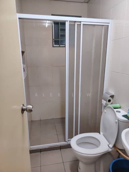 Service Residence for Sale at OUG Parklane - Alex Lew - Bathroom - PropertyGuru.com.my