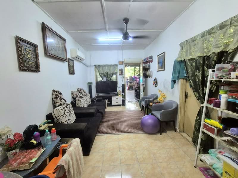 1-storey Terraced House for Sale in Seksyen 17 (Shah Alam) - Keyn Aziz - Living Room - PropertyGuru.com.my