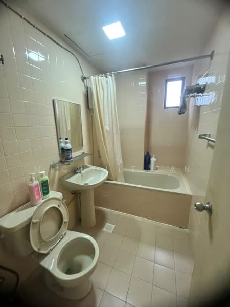 Pangsapuri untuk Dijual di Kempas Apartment - Michelle Tan - Bathroom - PropertyGuru.com.my