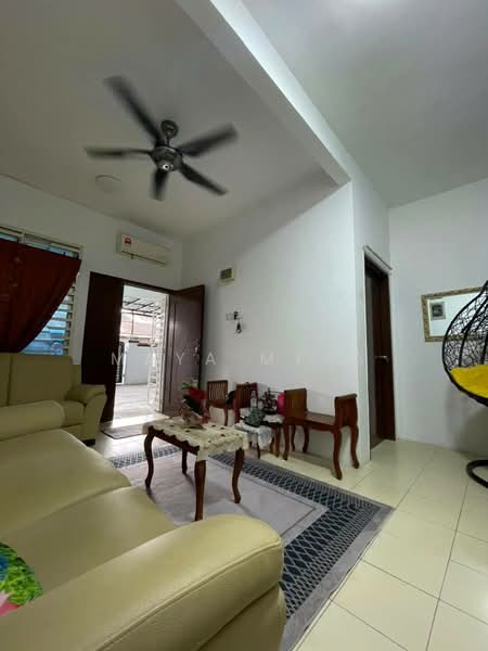 1-storey Terraced House for Sale in Kampung Lombong (Shah Alam) - Maya Myra - Living Room - PropertyGuru.com.my