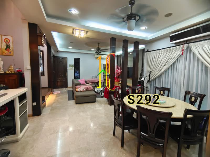 Rumah Berkembar untuk Dijual di Glenmarie Cove (Klang) - M.K. Heng - Living Room - PropertyGuru.com.my