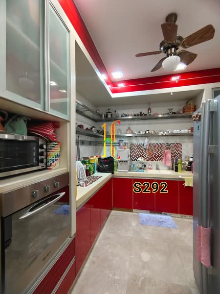 Rumah Berkembar untuk Dijual di Glenmarie Cove (Klang) - M.K. Heng - Kitchen - PropertyGuru.com.my