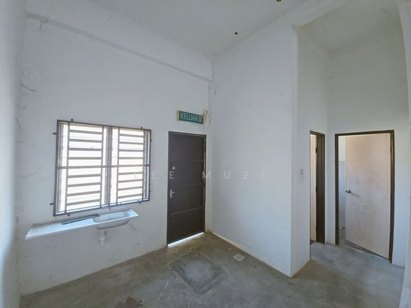 Kedai untuk Disewa di Kuala Kangsar (Perak) - Lee Muzi - Interior - PropertyGuru.com.my