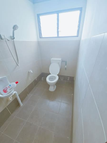 Kedai untuk Disewa di Kuala Kangsar (Perak) - Lee Muzi - Bathroom - PropertyGuru.com.my