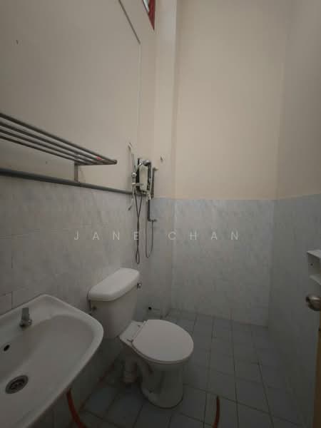 Rumah Teres 2 Tingkat untuk Disewa di Bandar Sri Damansara (Selangor) - Jane Chan - Bathroom - PropertyGuru.com.my