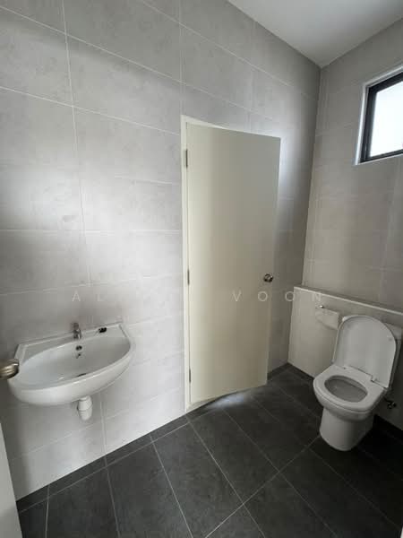 Rumah Teres 2 Tingkat untuk Disewa di Taman Desa Tebrau (Tebrau) - Alicia Voon - Bathroom - PropertyGuru.com.my