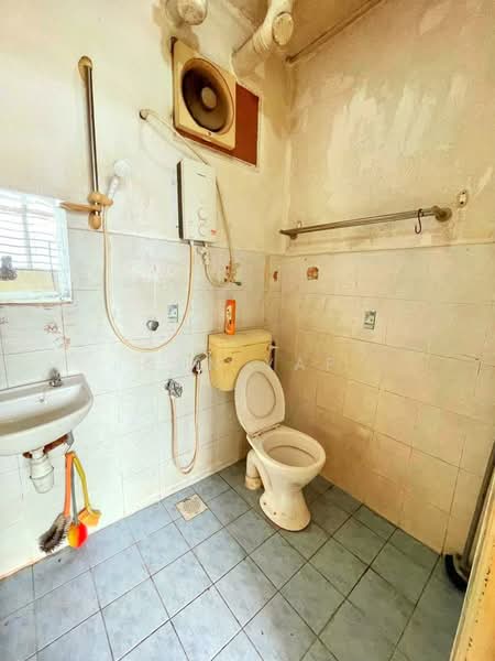 Apartment for Rent at Villa Krystal @ Bandar Selesa Jaya - Sun Yap - Bathroom - PropertyGuru.com.my
