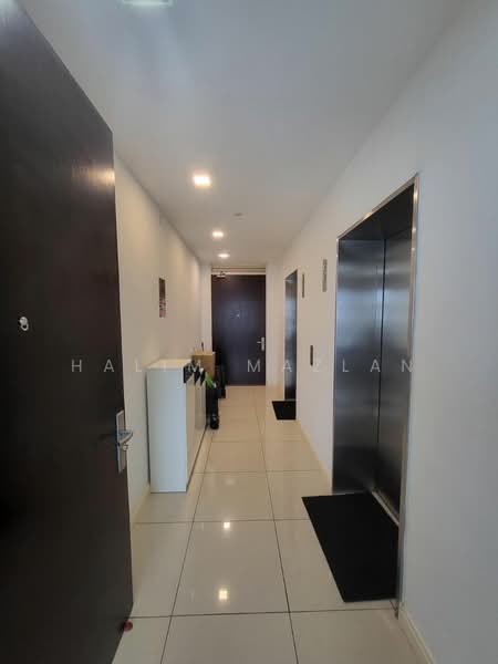 Kediaman Servis untuk Dijual di Setia SKY Residences - Halim Mazlan - Corridor - PropertyGuru.com.my