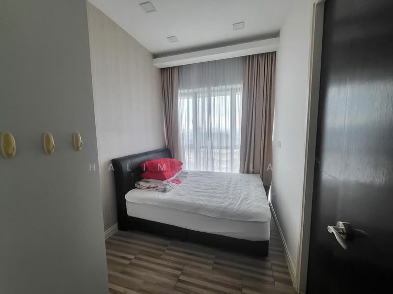 Kediaman Servis untuk Dijual di Setia SKY Residences - Halim Mazlan - Bedroom - PropertyGuru.com.my