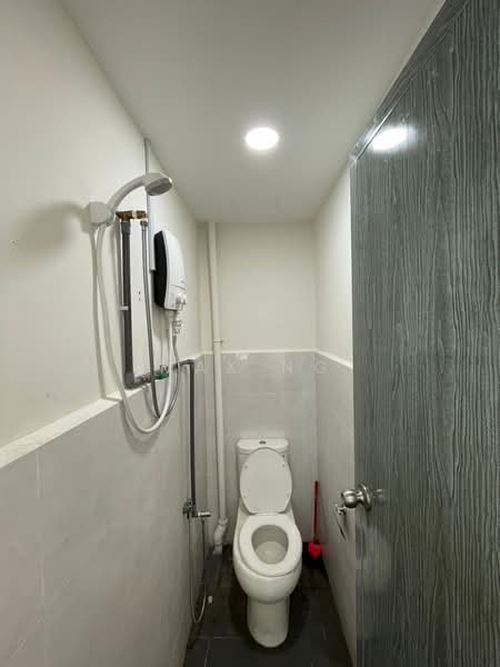 Warehouse for Rent in Batu Kawan (Penang) - Max Ng - Bathroom - PropertyGuru.com.my