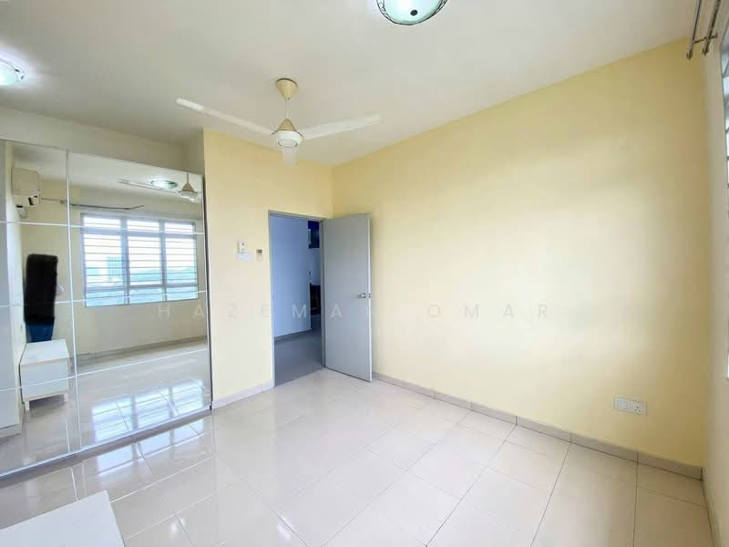 Pangsapuri untuk Dijual di Mutiara Anggerik - Hazeman Omar - Bedroom - PropertyGuru.com.my