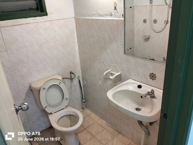 Pangsapuri untuk Dijual di Vista Pinggiran Apartment - Leo Koh - Bathroom - PropertyGuru.com.my
