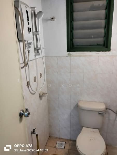 Pangsapuri untuk Dijual di Vista Pinggiran Apartment - Leo Koh - Bathroom - PropertyGuru.com.my