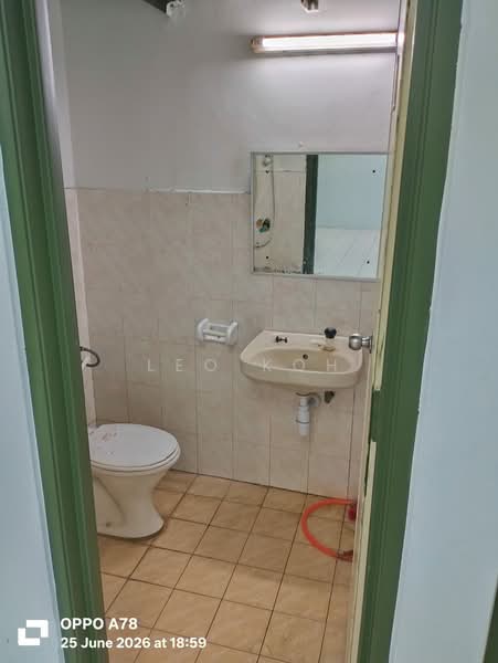 Pangsapuri untuk Dijual di Vista Pinggiran Apartment - Leo Koh - Bathroom - PropertyGuru.com.my