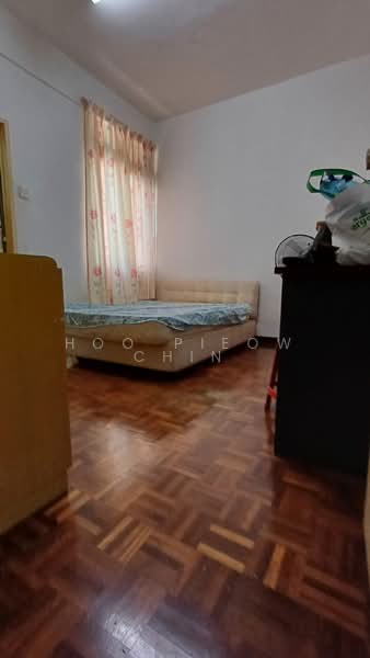 Rumah Flat untuk Dijual di Taman Sri Setia - Hoo Pieow Chin - Bedroom - PropertyGuru.com.my