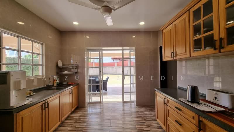 Rumah Banglo untuk Dijual di Beverly Heights (Ampang) - Adzura Zamedin - Kitchen - PropertyGuru.com.my