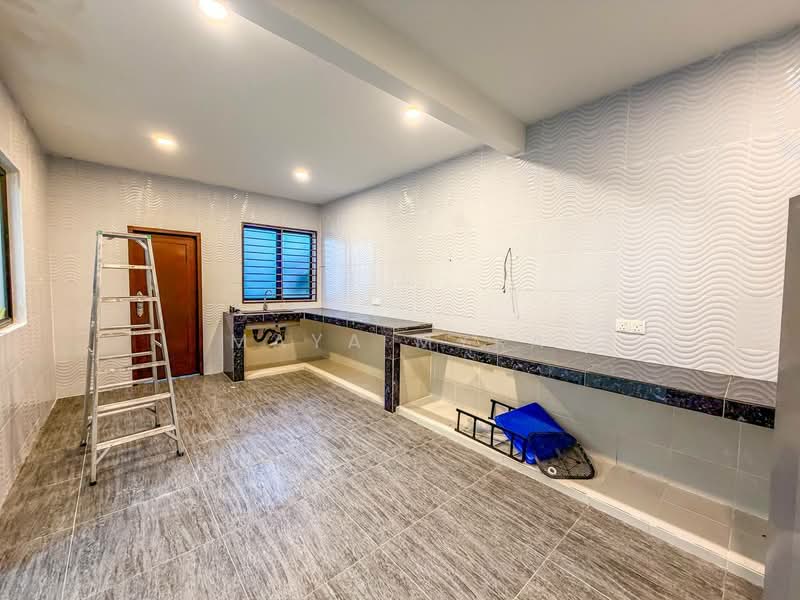 Semi-Detached House for Sale in Bandar Tasik Kesuma (Beranang) - Maya Myra - Kitchen - PropertyGuru.com.my