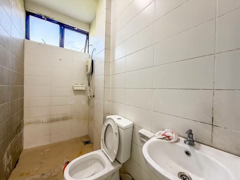 Semi-Detached House for Sale in Bandar Tasik Kesuma (Beranang) - Maya Myra - Bathroom - PropertyGuru.com.my