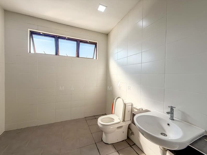 Semi-Detached House for Sale in Bandar Tasik Kesuma (Beranang) - Maya Myra - Bathroom - PropertyGuru.com.my