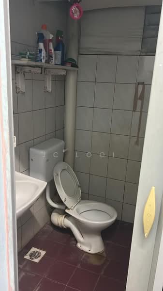 Apartment for Sale at Taman Jinjang Baru Kos Sederhana Apartment - JC Looi - Bathroom - PropertyGuru.com.my