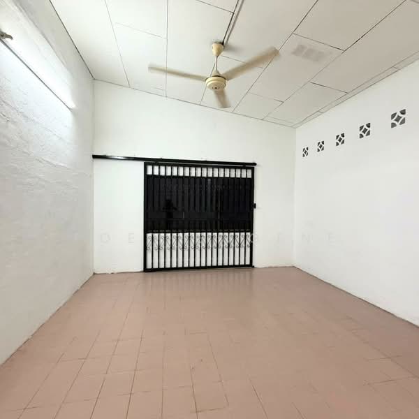 Rumah Berkembar untuk Disewa di Taman Brown (Gelugor) - Poey Eugene - Interior - PropertyGuru.com.my